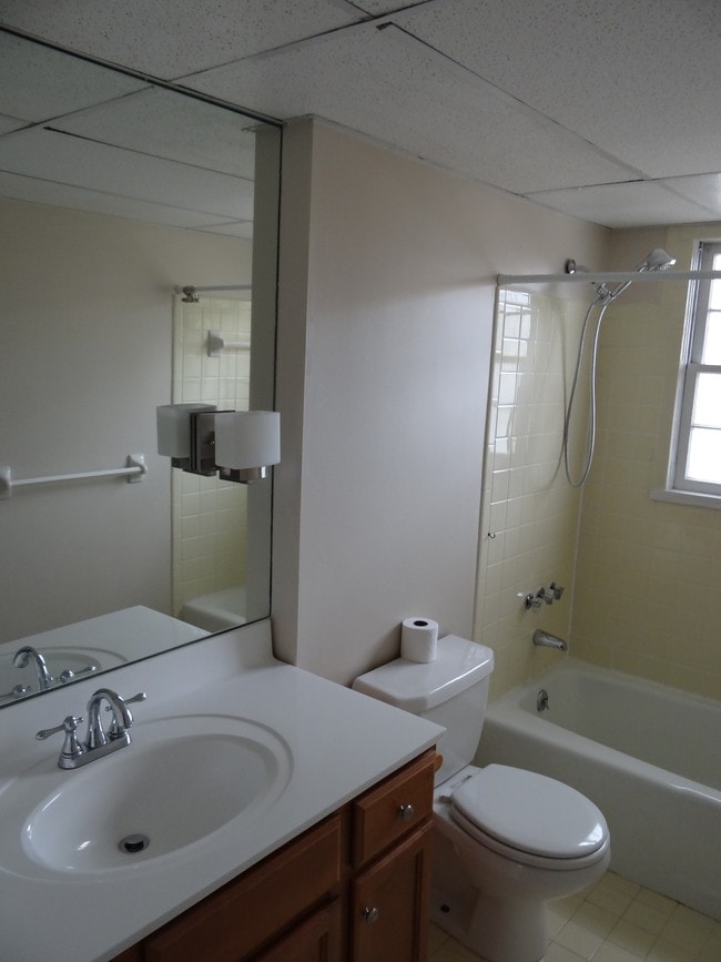 Building Photo - 300 Stonehenge Drive, Unit 103