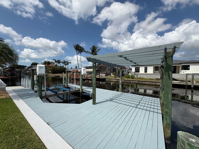 Building Photo - Beautifully Furnished Pool Home with Boat ...