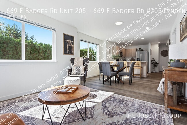 Building Photo - 669 E Badger Rd