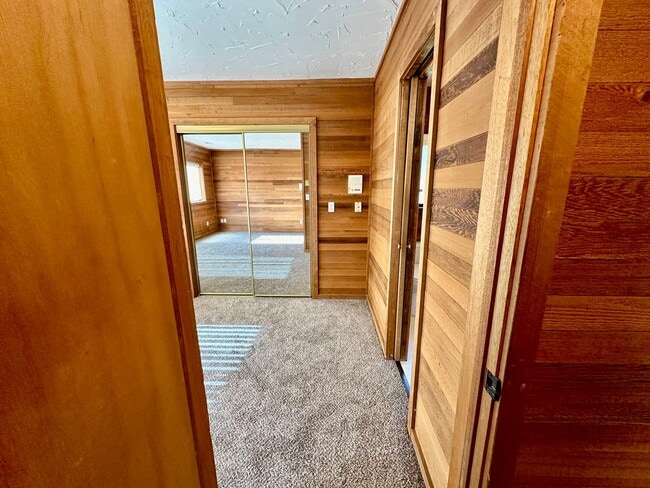 Building Photo - 1204 N Brooklane St