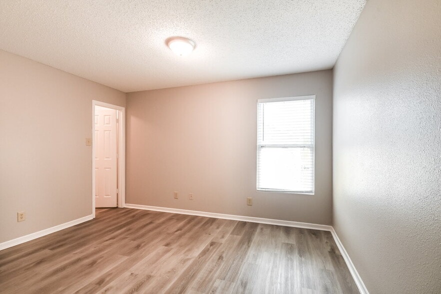 Building Photo - 14390 Black Farm Dr