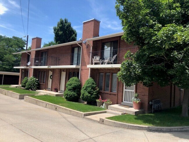 Building Photo - 704 S Orch Dr
