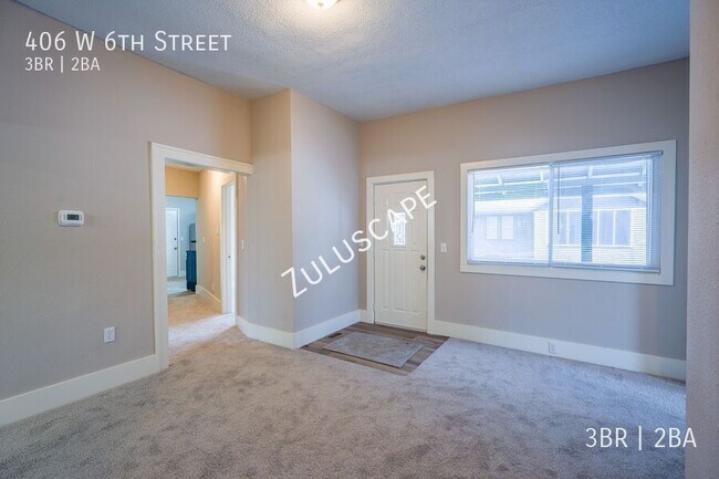 Building Photo - 406 W 6th St