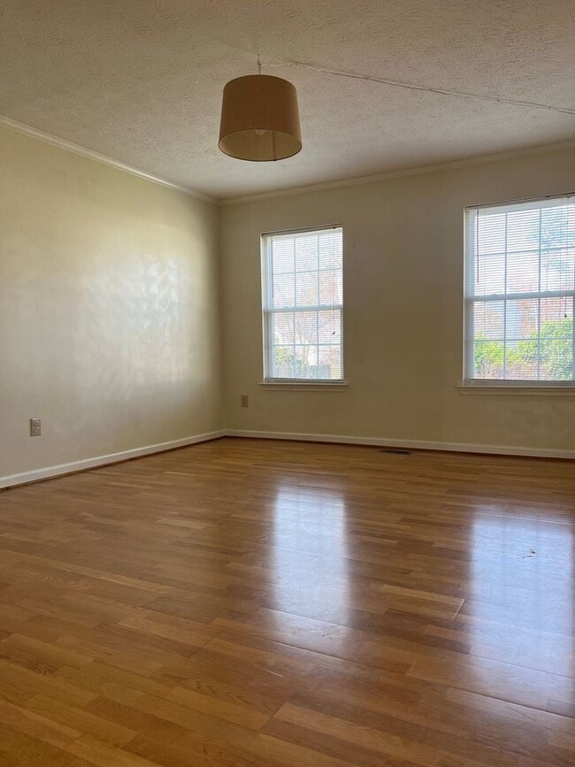 Building Photo - 110 Bugle Ct