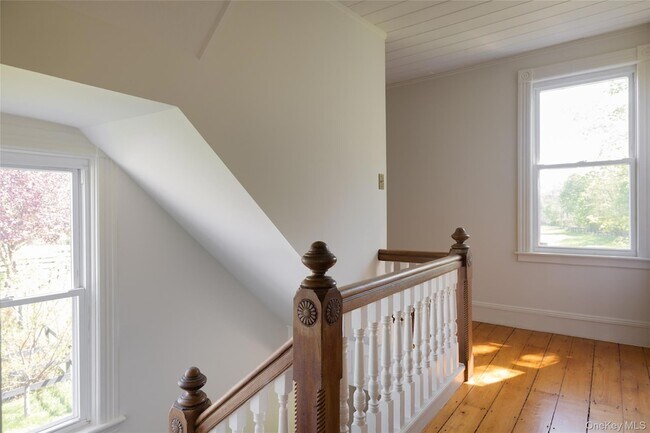 Building Photo - 1777 NY-9G