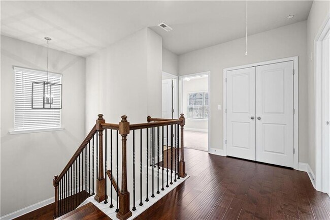 Building Photo - 156 Adams Cir