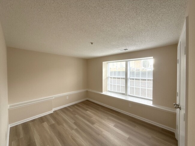 Building Photo - Renovated condo in Colville Ii!