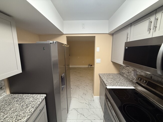 Building Photo - 21280 Brinson Ave