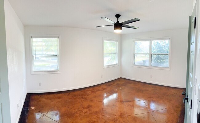 Building Photo - 2302 Brooklawn Dr