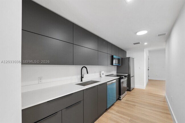 Building Photo - 403 SW 12th St