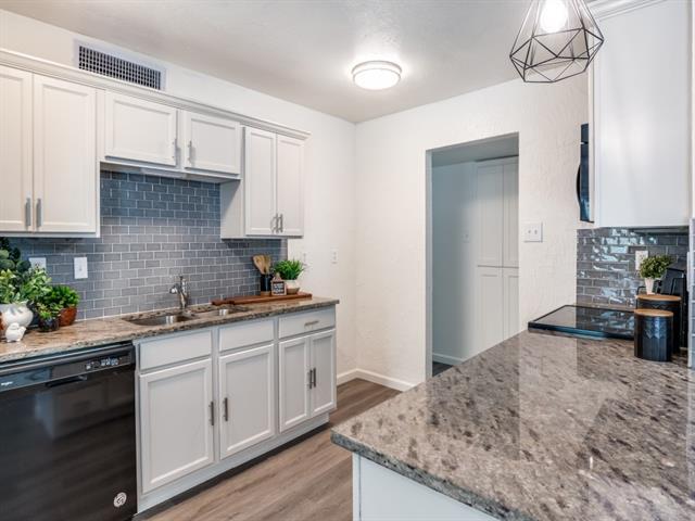 Building Photo - 134 W Way Dr