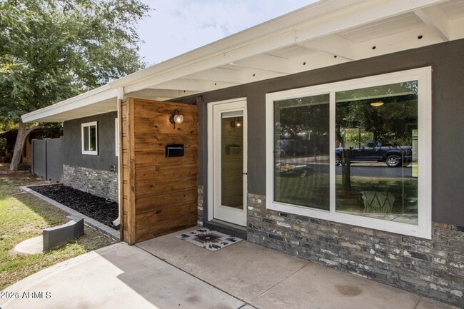 Primary Photo - 1509 E Rancho Dr