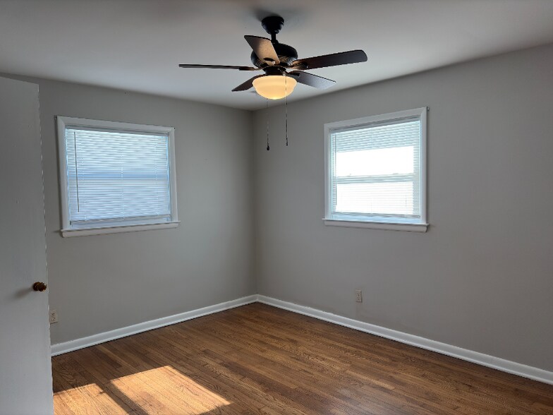 Building Photo - 4919 Fuller Dr