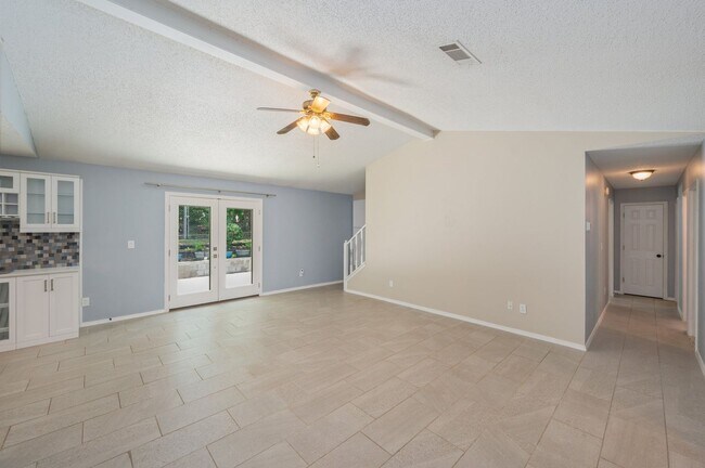 Building Photo - Completely Renovated Home in Niceville!
