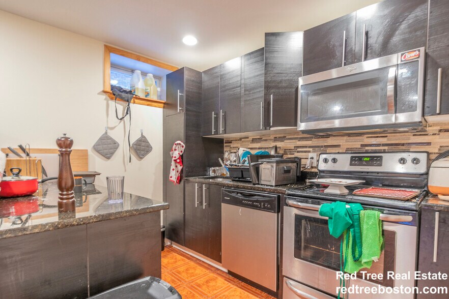 Building Photo - 79 Thatcher St