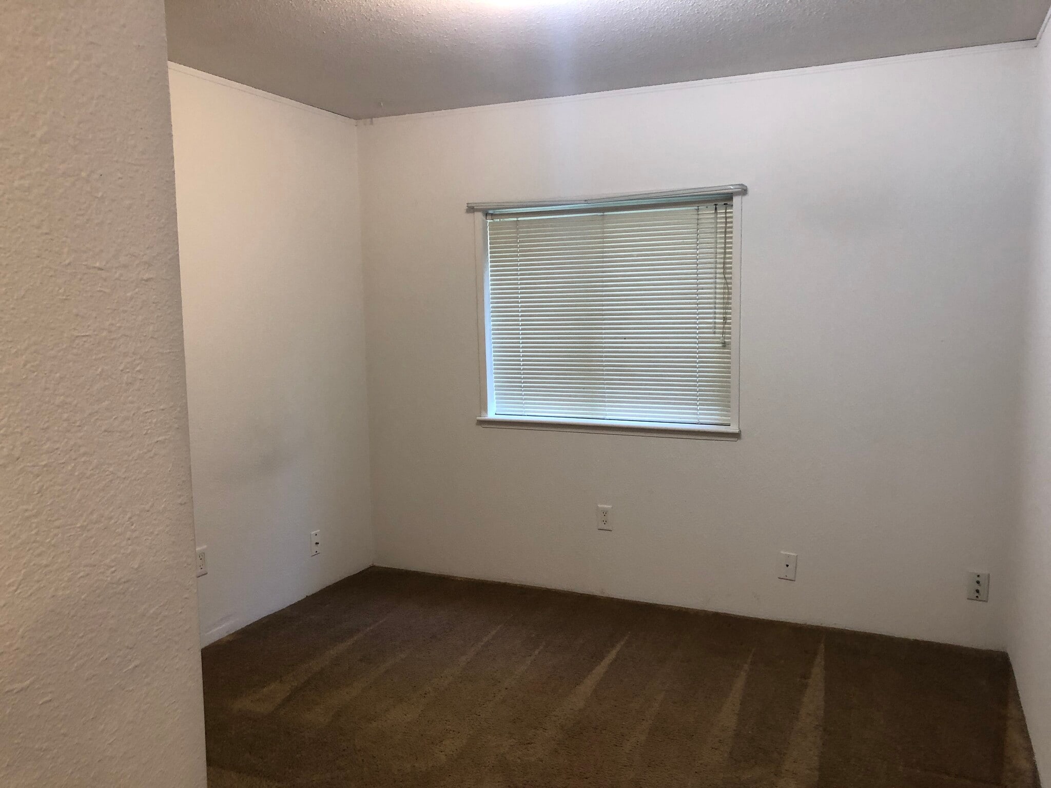 Building Photo - 301 NW Webb St