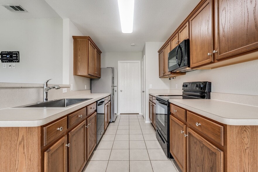 Building Photo - 4313 Sonoma Dr