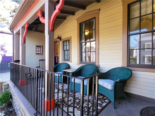 Building Photo - 92 Pelham St