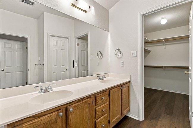 Building Photo - 3120 Cohoba Dr