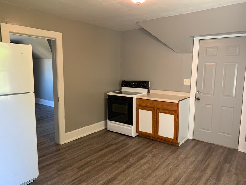 Kitchen - 1201 Steele St