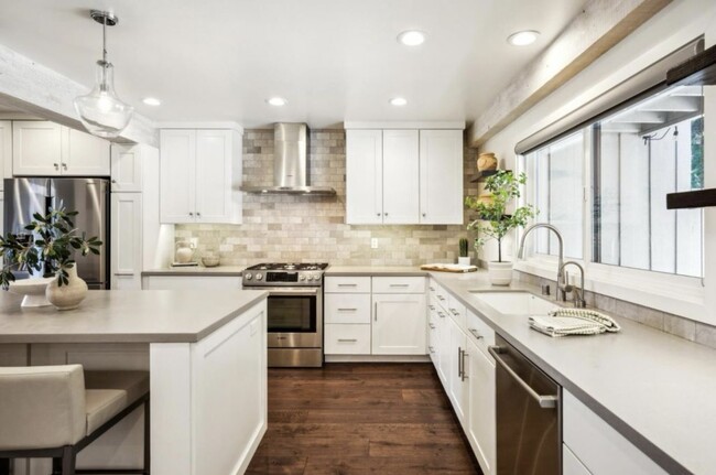 Building Photo - 9668 Willow Ct