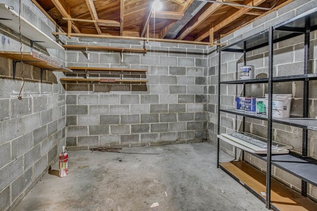 Building Photo - 7071 Izard St