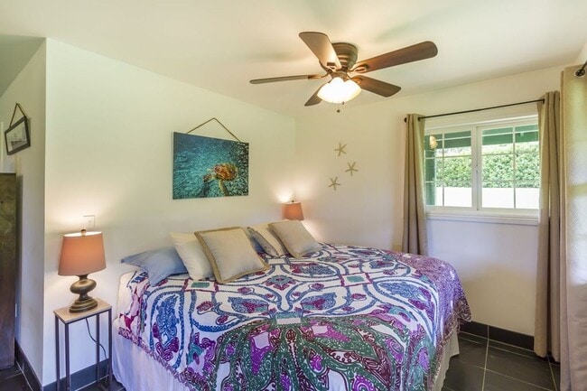 Building Photo - Estate on 1 acre 3 bedroom 2.5 baths and attached 2 car garage