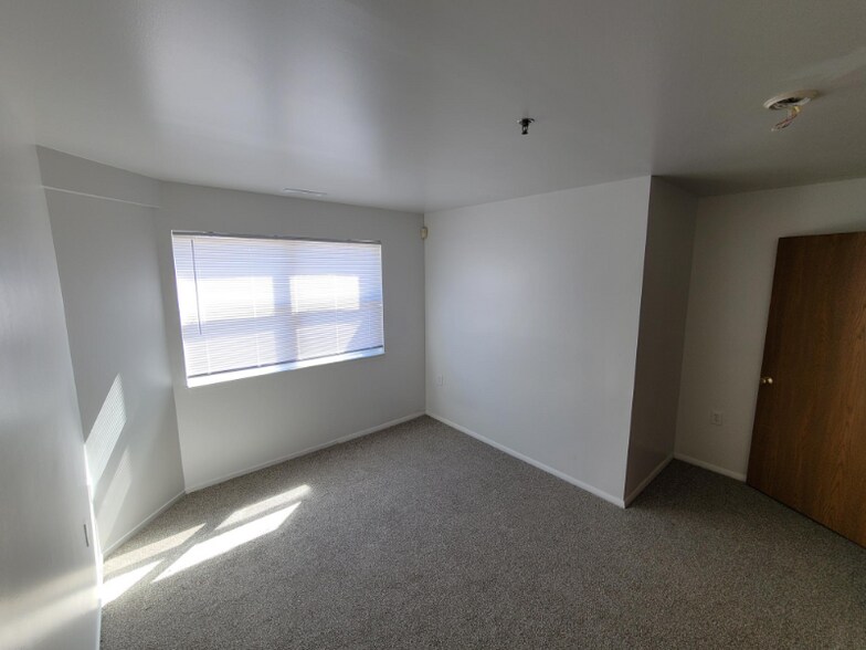 Building Photo - 4055 Puritan Ave