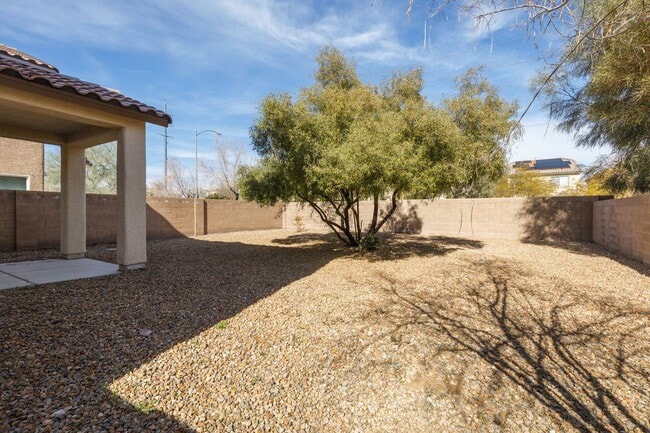 Building Photo - Great NLV single family 3 bedroom home.