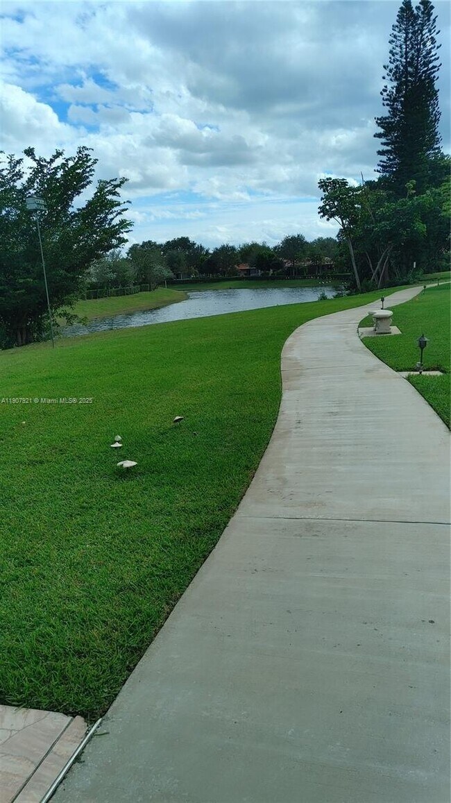 Building Photo - 3575 Brokenwoods Dr