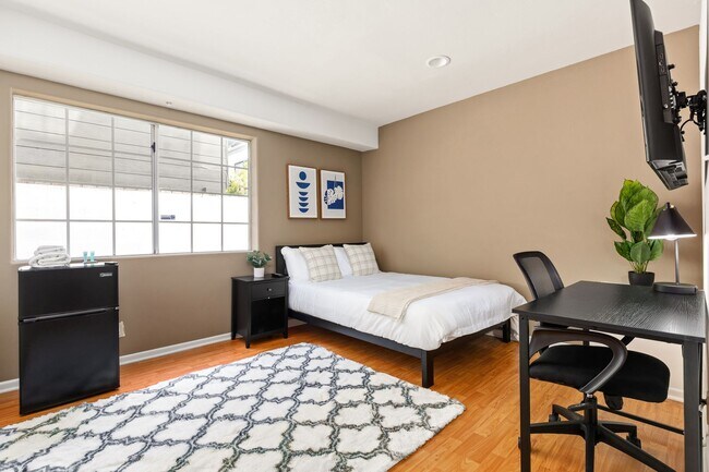 Building Photo - 10777 Ashton Ave