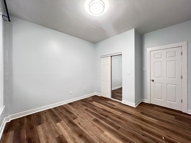 Building Photo - 7026 S Wentworth Ave