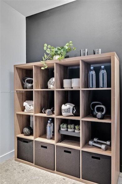 Building Photo - 2500 Bayview Dr