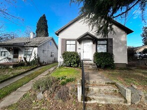 Building Photo - SE Portland 2 Bedroom Home!