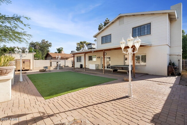 Building Photo - 2542 W Nopal Ave