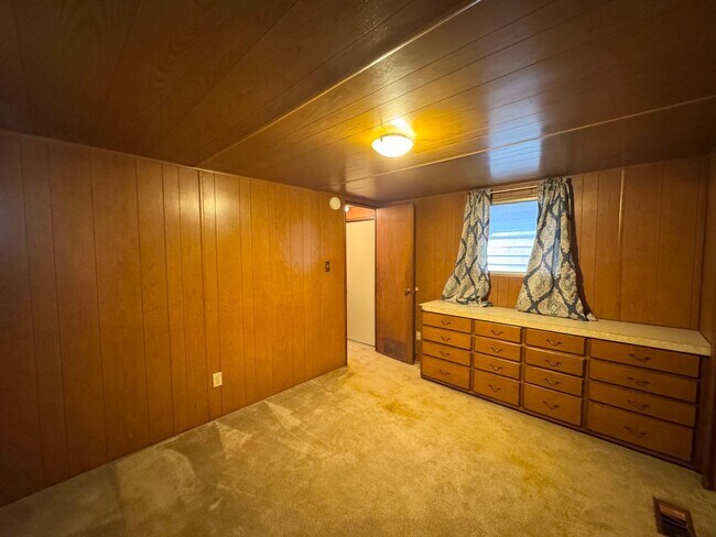 Building Photo - Home by Rotary Park!