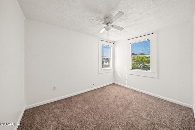 Building Photo - 6319 Sunset Ave
