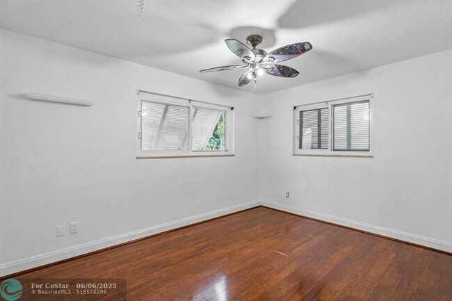 Building Photo - 4528 SW 28th Terrace