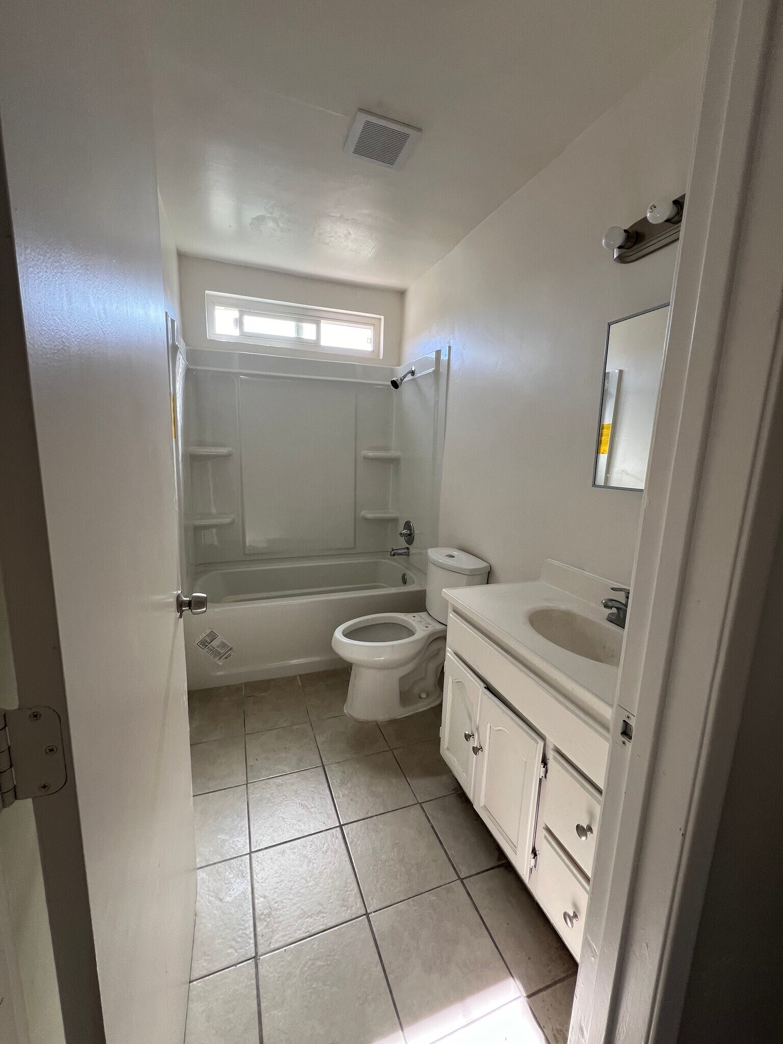 Building Photo - 420 E Pleasant Valley Rd