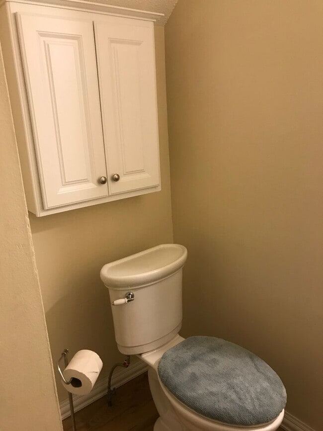 Building Photo - 612