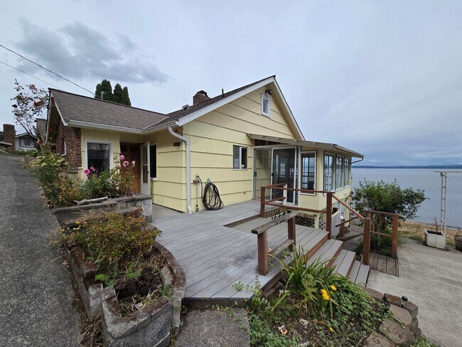 Building Photo - 1545 Colchester Dr E