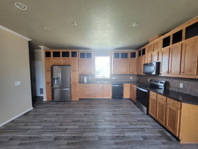 Building Photo - Horse-Friendly Burbank Home with Fenced Ya...