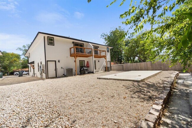 Building Photo - 313 Mill St