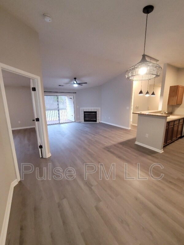 Building Photo - 440 Lakeview Dr