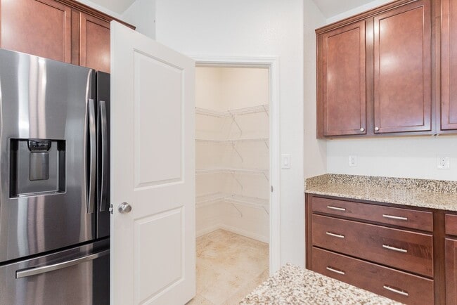 Building Photo - Fairly New Gorgeous SMART House!