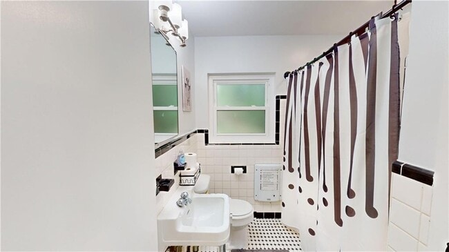 Building Photo - 2610 Walton Ave