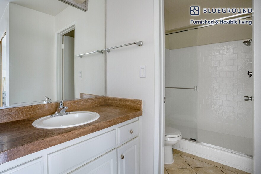 Building Photo - 467 S Arnaz Dr