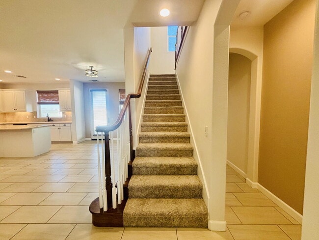 Building Photo - Gorgeous 3 bd, 4 ba Townhome in 55+ Community