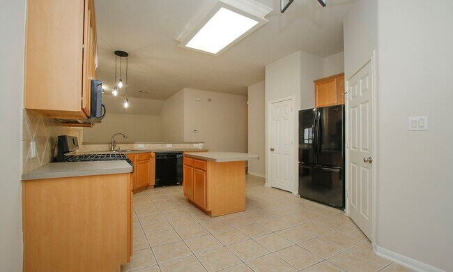 Building Photo - 15938 Cottage Ivy Cir