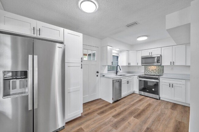 Building Photo - BEAUTIFULLY RENOVATED 2 BEDROOM, 1 BATH HOME WITH CARPORT NESTLED IN THE SOUGHT-AFTER NEIGHBORHOO...